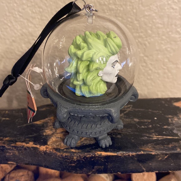 NWT Disney Haunted Mansion Madame Leota Ornament - Picture 6 of 7